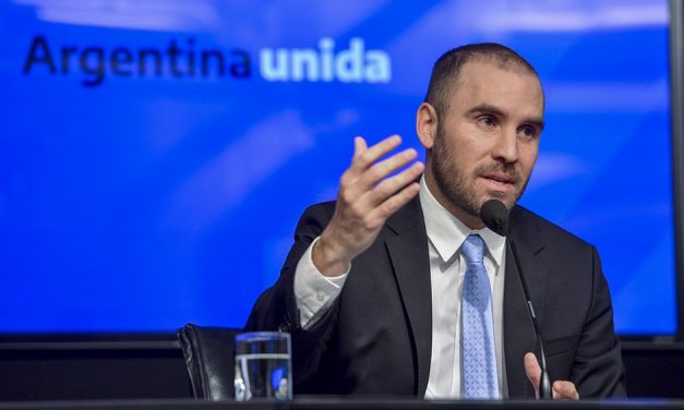 Guzmán negó un salto devaluatorio y ponderó el rol del Estado en la economía