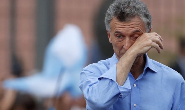 Procesaron a Macri y le prohibieron salir del país