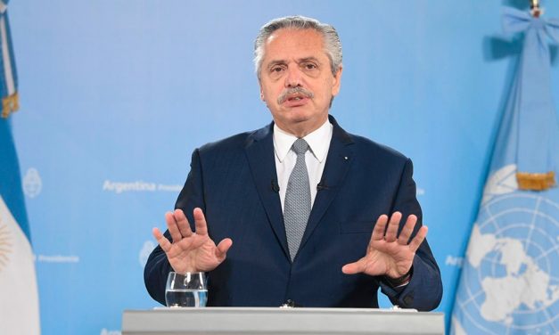 El arte de vencer se aprende en las derrotas.