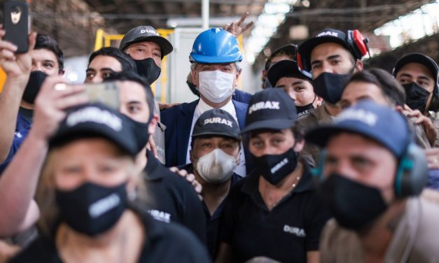 El Presidente visitó en Avellaneda dos empresas que invierten para expandir su producción