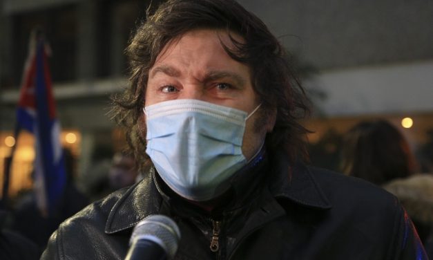 Milei denunció que dirigentes de Juntos por el Cambio quieren «plantarle merca» en el auto