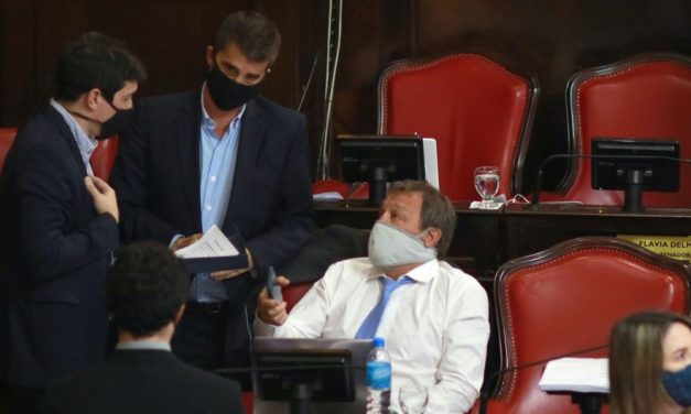 Los senadores de Cambiemos acceden a votarle a Kicillof un director del Banco Provincia