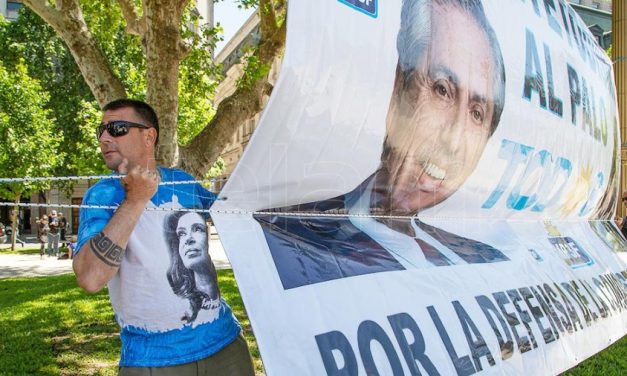 Comienzan a llegar militantes a Plaza de Mayo para participar del acto por el Día de la Militancia