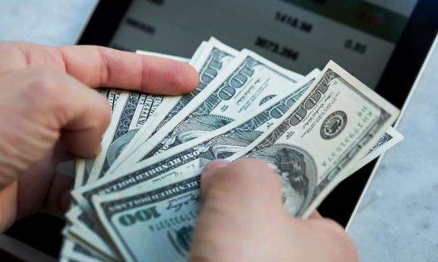 El dólar informal bajó $7 en la jornada previa a las elecciones y cotizó a $200