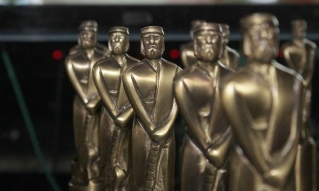 En esta nueva edición los  desacreditados premios  Martin Fierro de Cable se entregan en el Luna Park, en una edición con doble Oro.