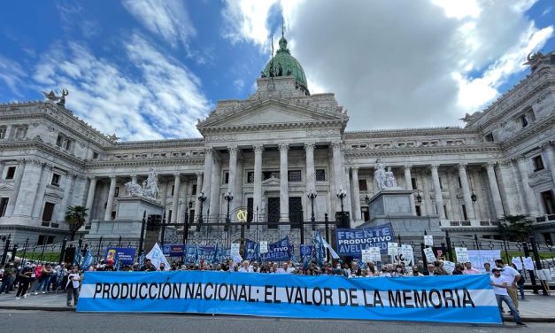 PyMEs se movilizaron al Congreso bajo la consigna «Tenemos Memoria»