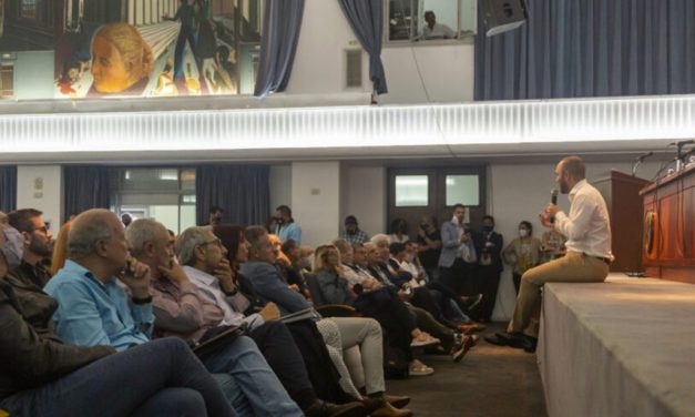 Guzmán sostuvo en la CGT que no habrá “ningún acuerdo de ajuste” con el FMI