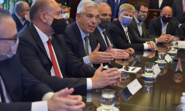 Kulfas y Domínguez lanzaron el Plan Ganadero