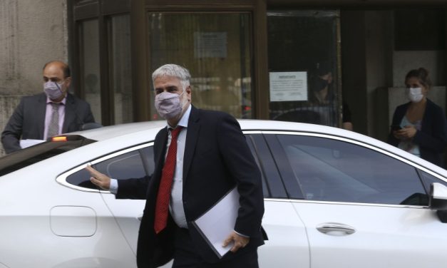 Congelamiento de precios anual con revisión cada tres meses