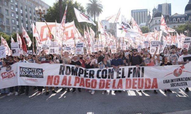 Multitudinaria marcha de la izquierda para rechazar acuerdo con el FMI