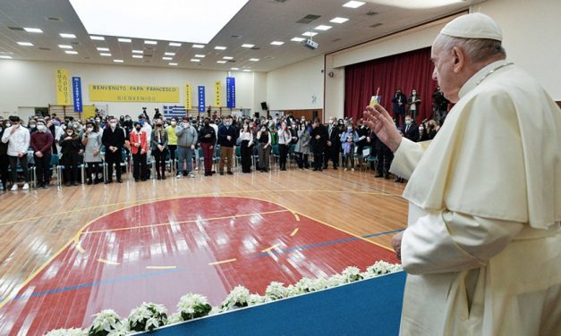 Francisco criticó el «mundo virtual lleno de apariencias» de las redes sociales