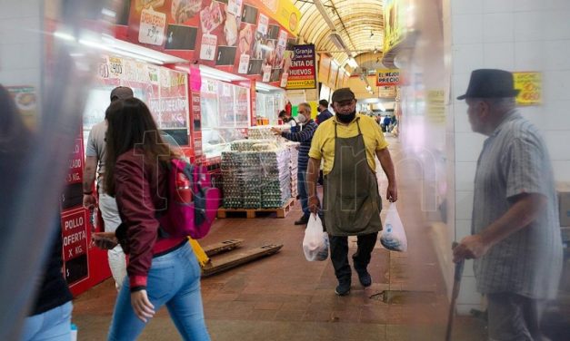 Carne, huevos y pollo a precios accesibles en el Mercado Central