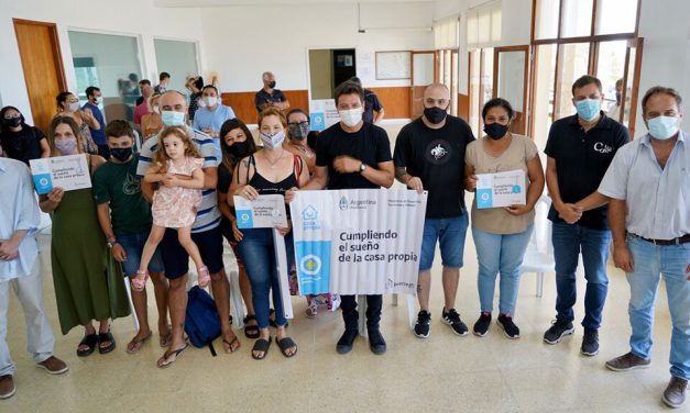 Familias de Pinamar y La Costa recibieron créditos para la construcción