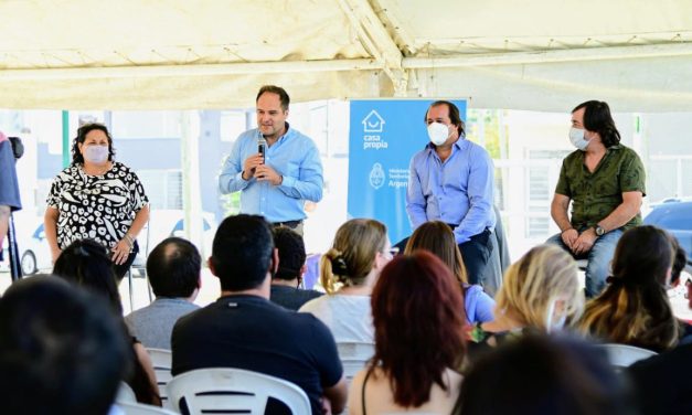 Merlo: El Municipio entregó viviendas y creditos a familias del distrito