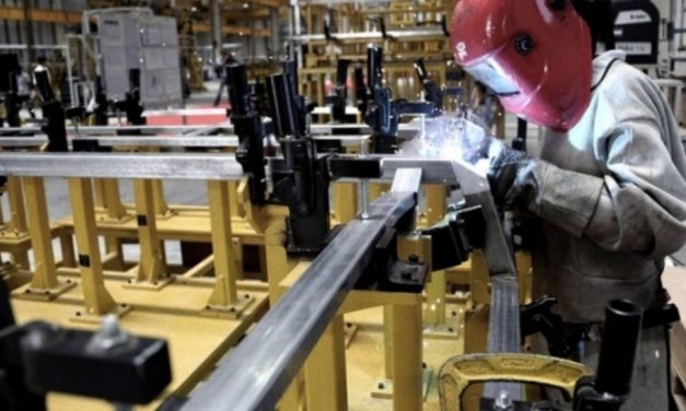 La ola de calor obligó a parar máquinas, e industriales respaldaron la planificación energética.