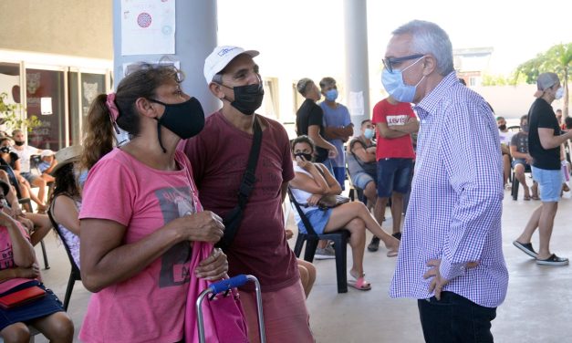 Tigre: Julio Zamora supervisó el funcionamiento de la posta de vacunación contra el COVID-19 en Benavidez