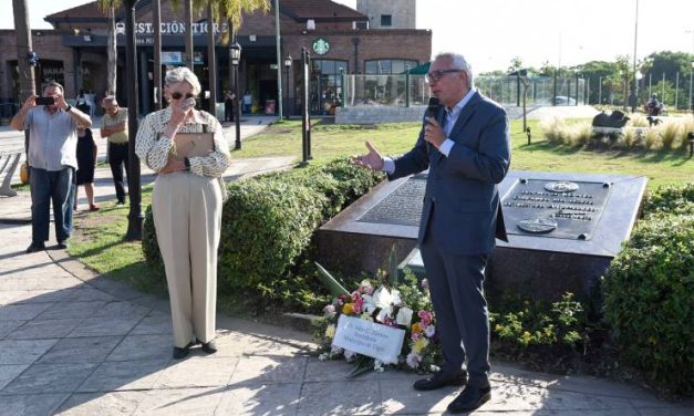Julio Zamora homenajeó al ex intendente tigrense Ricardo Ubieto