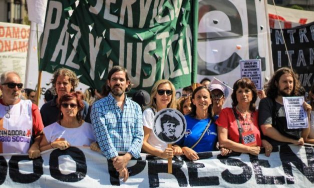 Con críticas al Gobierno y al acuerdo con el FMI, la izquierda también marchó a Plaza de Mayo