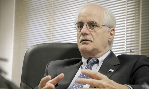 “Estamos en una democracia degradada, con proscripción”