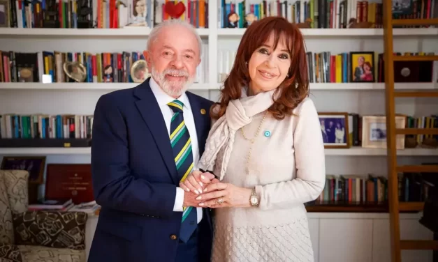 Lula se reunió con Cristina en su prisión domiciliaria y ella denunció «terrorismo de Estado de baja intensidad»