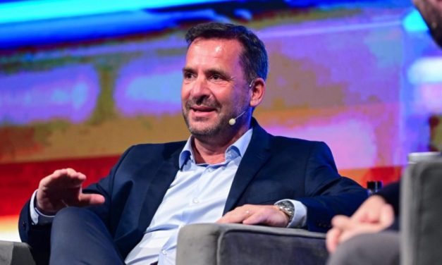 Ariel Sujarchuk presentó su libro «Mañana es Hoy»