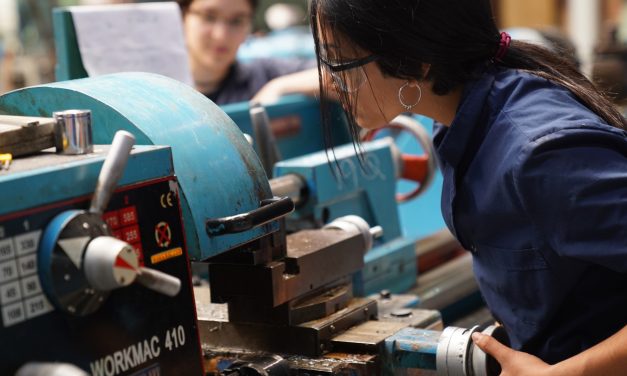 Se lanza un programa para formar a 1.500 estudiantes técnicos para la industria automotriz