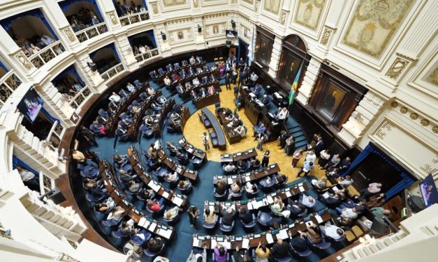 La reforma política bonaerense expone las grietas en el PJ.