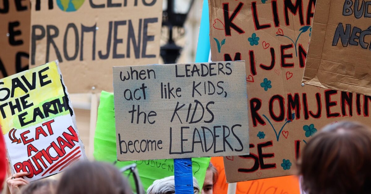 JOVENES Y REBELION